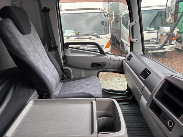 コンドル 　４ｔ　ワイド　アルミウィング　ベッド付　荷台寸６．２ｍ長×２．４ｍ幅　走行３２７９００ｋｍ　２１５馬力　６速　定員２名　積載量３０００ｋｇ　車輌総重量７９８０ｋｇ　車検令和７年１０月まで　アドブルー（43枚目）