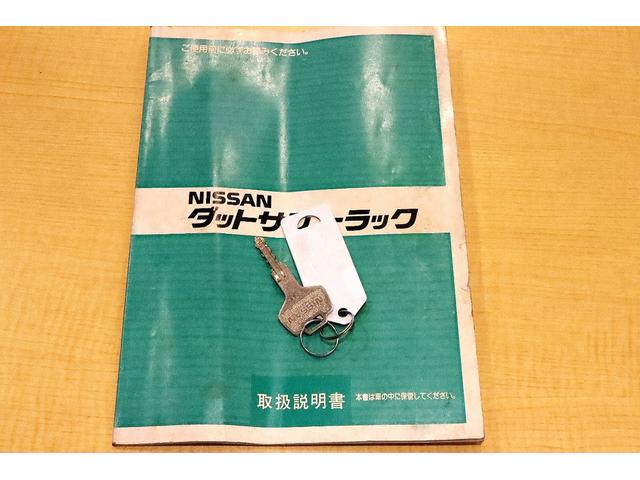 ＡＤパートタイム４ＷＤｘワンオーナーｘ実走行ｘ９代目Ｄ２１型　オールペン／各所ラプター塗装／ＭＡＤ　ＣＲＯＳＳ１５ＡＷ／ＢＦグッドリッチオールテレーンタイヤ／社外ヘッドライト／社外クリアテールランプ／社外クリアウインカーレンズ／社外サイドステップ／記録簿／取説(21枚目)