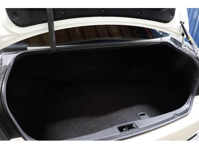 クラウンハイブリッド アスリートＳＦｏｕｒブラックスタイル４ＷＤ本州仕入特別仕様車　ブラックスパッタリング１８ＡＷ／新品社外ハンドル／ソナー／メッキリング／オートポール／オートリアサンシェード／フルセグＴＶ／ＴＶキャンセラー／ルームＬＥＤ／Ｂｌｕｅｔｏｏｔｈ／ＥＴＣ／ＵＳＢ／ＤＶＤ（16枚目）