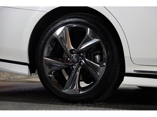 クラウンハイブリッド ＲＳアドバンスＦｏｕｒ４ＷＤＴＲＤフルエアロ４本出しマフラー　本州仕入／禁煙車／寒冷地リアフォグ／ＮＥＷリアスモーク施工／パノラミックビュー全方位カメラ／デジタルインナーミラー／ハーフレザーシート／ナビ／フルセグＴＶ／３眼ＬＥＤヘッドライト／カードキー／ドラレコ（14枚目）
