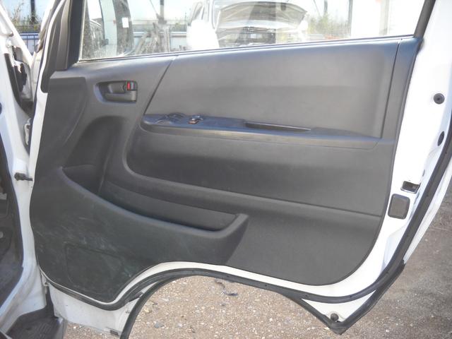 レジアスエースバン ロングDX 本州仕入 オートマ4WD 走行168000KM ABS Wエアバック キーレス Wエアコン リヤヒーター ナビ CD Bカメラ AC100V電源 ETC ヘッドライトレベライザー プライバシーガラス(6枚目)