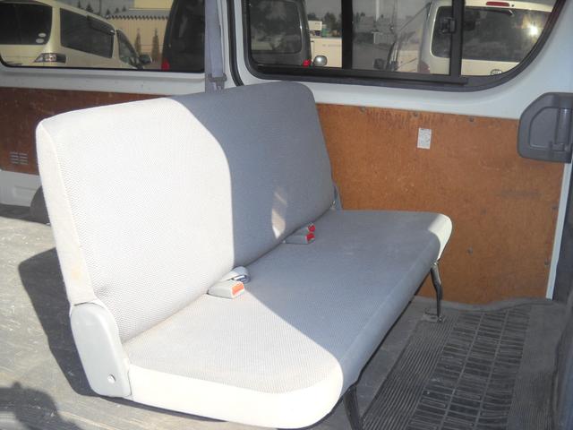 レジアスエースバン ロングDX 本州仕入 オートマ4WD 走行168000KM ABS Wエアバック キーレス Wエアコン リヤヒーター ナビ CD Bカメラ AC100V電源 ETC ヘッドライトレベライザー プライバシーガラス(9枚目)