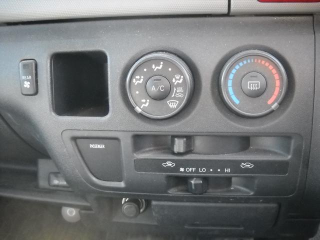 レジアスエースバン ロングDX 本州仕入 オートマ4WD 走行168000KM ABS Wエアバック キーレス Wエアコン リヤヒーター ナビ CD Bカメラ AC100V電源 ETC ヘッドライトレベライザー プライバシーガラス(13枚目)