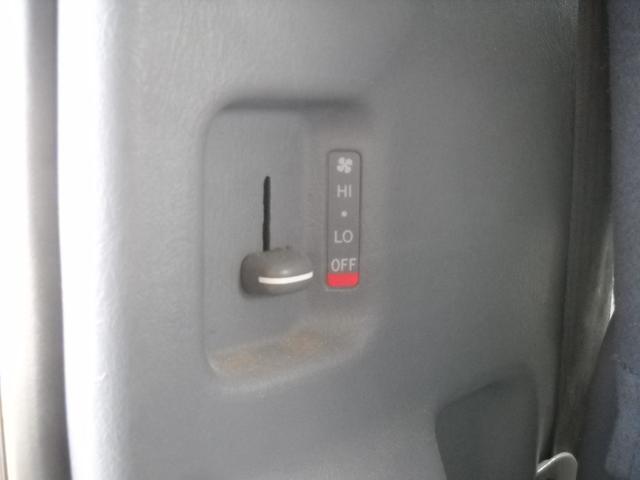 レジアスエースバン ロングDX 本州仕入 オートマ4WD 走行168000KM ABS Wエアバック キーレス Wエアコン リヤヒーター ナビ CD Bカメラ AC100V電源 ETC ヘッドライトレベライザー プライバシーガラス(22枚目)