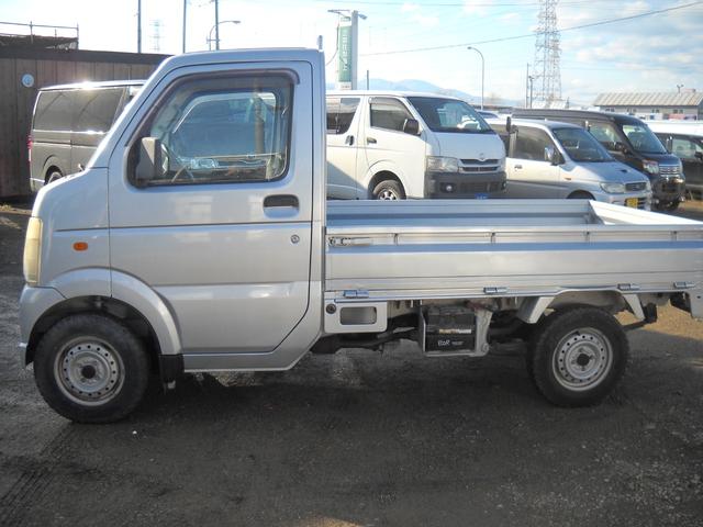 キャリイトラック ＫＣエアコン・パワステ　本州仕入　４ＷＤ　走行５１０００ＫＭ　エアコンパワステ　ヘッドライトレベライザー　２－４切り替えＬＯモード付４ＷＤ（4枚目）