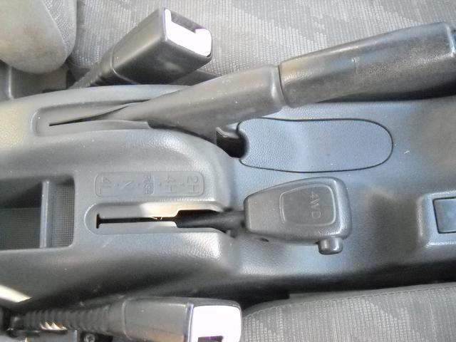 キャリイトラック ＫＣエアコン・パワステ　本州仕入　４ＷＤ　走行５１０００ＫＭ　エアコンパワステ　ヘッドライトレベライザー　２－４切り替えＬＯモード付４ＷＤ（9枚目）