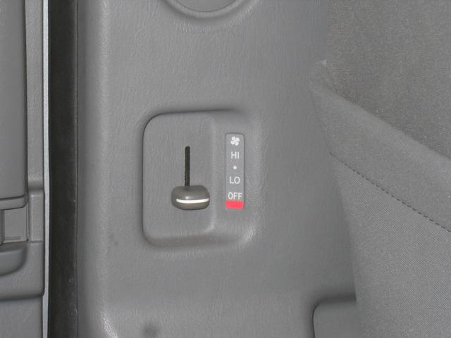 ハイエースバン ロングスーパーGL 本州仕入 ディーゼル オートマ4WD 走行178000K キーレス ABSエアバック ナビTV Bトゥース DVD再生 ETC オートライト デュアルエアコン Rヒーター Pガラス ドライブレコーダー(19枚目)