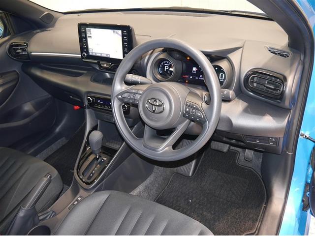 ヤリス G 衝突軽減システム メモリナビ クルーズコントロール Bカメラ ワンオーナー ナビ 盗難防止システム ドライブレコーダー 4WD 寒冷地仕様 横滑り防止装置 ミュージックプレイヤー接続可 スマートキー(4枚目)