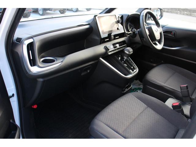 ヴォクシー ハイブリッドＳ－Ｇ　４ＷＤ　ナビ　ＬＥＤライト　Ｂカメラ　両側スライドドア　寒冷地仕様（8枚目）