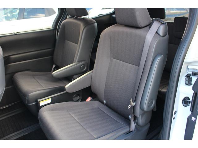 ヴォクシー ハイブリッドＳ－Ｇ　４ＷＤ　ナビ　ＬＥＤライト　Ｂカメラ　両側スライドドア　寒冷地仕様（10枚目）