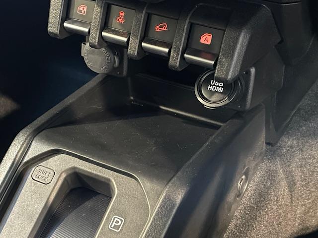 ジムニー ＸＧ　４ＷＤ　スズキセーフティ　ディスプレイオーディオ　Ｂｌｕｅｔｏｏｔｈ接続　ＵＳＢ対応　ＡＵＸ対応　ＥＴＣ　レーンアシスト　オートハイビーム　アイドリングストップ　ワンオーナー　パワーウインドウ（15枚目）