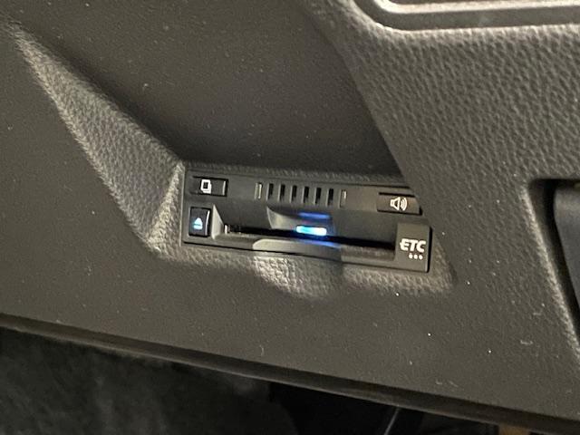 ヤリスクロス Ｚ　４ＷＤ　トヨタセーフティセンス　Ｔコネクトナビ　全方位カメラ　Ｂｌｕｅｔｏｏｔｈ接続可　ビルトインＥＴＣ　ドラレコ　１８インチ純正アルミ　ＬＥＤヘッドライト　寒冷地仕様　電動リアゲート　シートヒーター（33枚目）