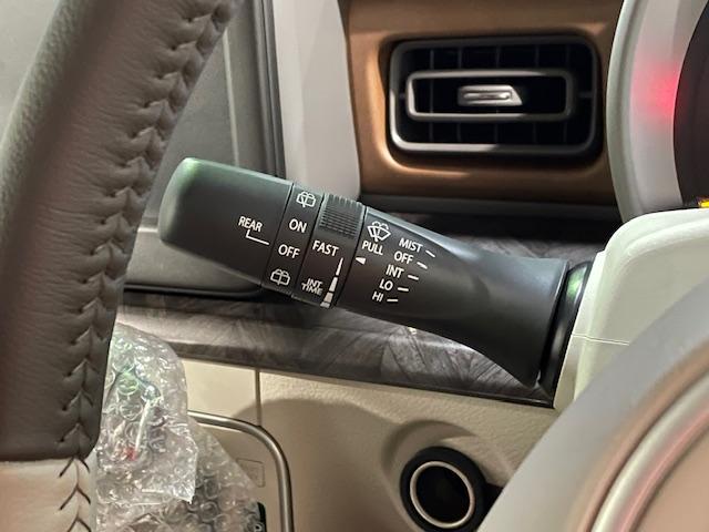 アルトラパンLC ハイブリッドX 4WD スズキコネクト対応車 登録済未使用車 全方位パッケージ オートライト シートヒーター プッシュスタート ステアリングリモコン スズキセーフティ 14インチ純正アルミ Cタイプ充電ソケット(18枚目)