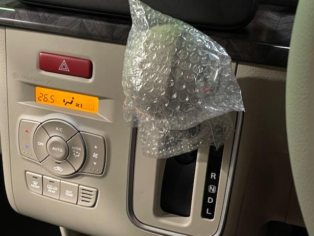 アルトラパンLC ハイブリッドX 4WD スズキコネクト対応車 登録済未使用車 全方位パッケージ オートライト シートヒーター プッシュスタート ステアリングリモコン スズキセーフティ 14インチ純正アルミ Cタイプ充電ソケット(21枚目)