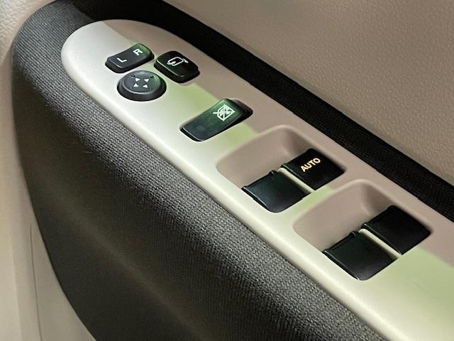 アルトラパンLC ハイブリッドX 4WD スズキコネクト対応車 登録済未使用車 全方位パッケージ オートライト シートヒーター プッシュスタート ステアリングリモコン スズキセーフティ 14インチ純正アルミ Cタイプ充電ソケット(24枚目)