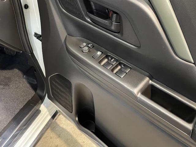 スペーシアギア ハイブリッドＸＺ　ハイブリッドＸＺスズキコネクト／純正９型ナビ／全方位カメラ／フルセグＴＶ／両側パワースライドドア／ＬＥＤヘッドライト＆フォグ／禁煙車／プッシュスタート／スマートキー／前席シートヒーター登録済み未使用（19枚目）