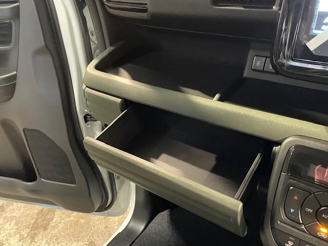 スペーシアギア ハイブリッドＸＺ　ハイブリッドＸＺスズキコネクト／純正９型ナビ／全方位カメラ／フルセグＴＶ／両側パワースライドドア／ＬＥＤヘッドライト＆フォグ／禁煙車／プッシュスタート／スマートキー／前席シートヒーター登録済み未使用（34枚目）