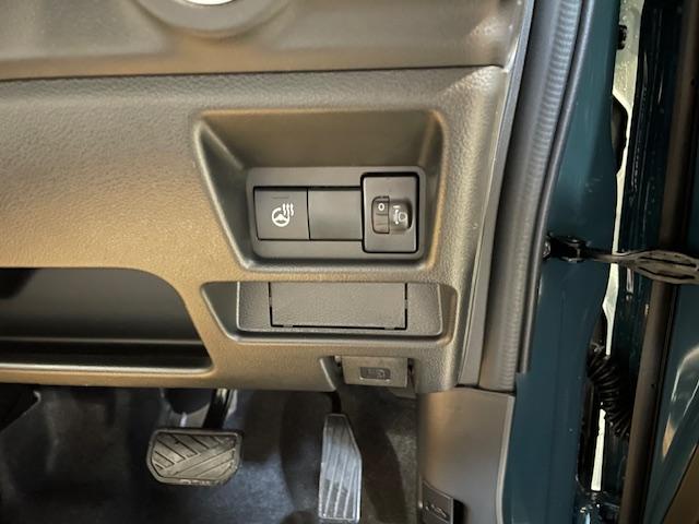 スペーシアギア ハイブリッドＸＺ　ターボ　スズキコネクト／純正９型ナビ／全方位カメラ／フルセグＴＶ／両側パワースライドドア／ＬＥＤヘッドライト＆フォグ／禁煙車／プッシュスタート／スマートキー／前席シートヒーター（22枚目）