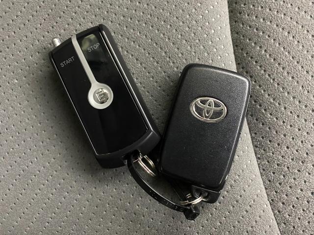 S ワンオーナー 禁煙車 FF2駆 純正オーディオ CD AUX アイストップ 電格ミラー エンジンスターター 横滑り防止 フルフラット デアイサー シートリフター スマートキー 社外15インチアルミ(24枚目)