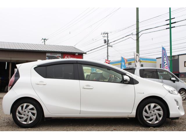 S 車検整備付き 本州仕入 純正ナビ Bカメラ 地デジ Bluetooth Pスタート 夏冬タイヤ付き Tチェーン車(9枚目)