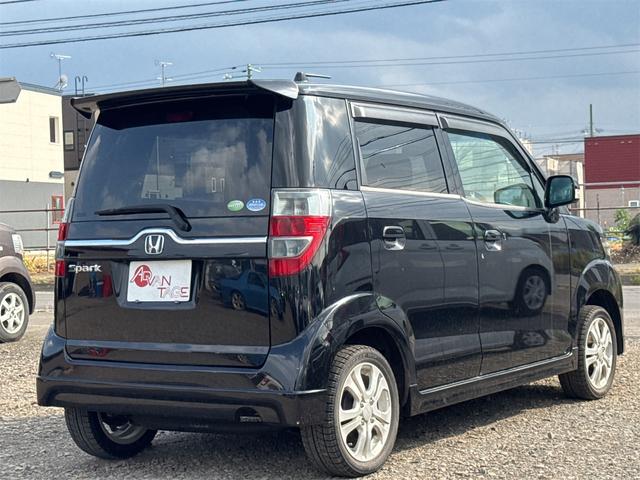 ゼストスパーク Ｗ　４ＷＤ　ＨＩＤ　スマートキー　電動格納ミラー　ベンチシート　ＡＴ　盗難防止システム　ＡＢＳ　アルミホイール　衝突安全ボディ　エアコン　パワーステアリング　パワーウィンドウ（15枚目）