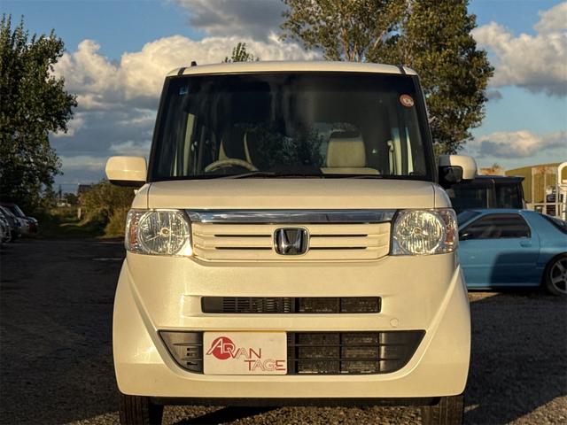 Ｎ－ＢＯＸ Ｇ・Ｌパッケージ　４ＷＤ　両側スライド・片側電動　ナビ　スマートキー　アイドリングストップ　電動格納ミラー　ベンチシート　ＣＶＴ　盗難防止システム　ＡＢＳ　ＥＳＣ　ＣＤ　ＤＶＤ再生　ＵＳＢ　ミュージックプレイヤー接続可（13枚目）