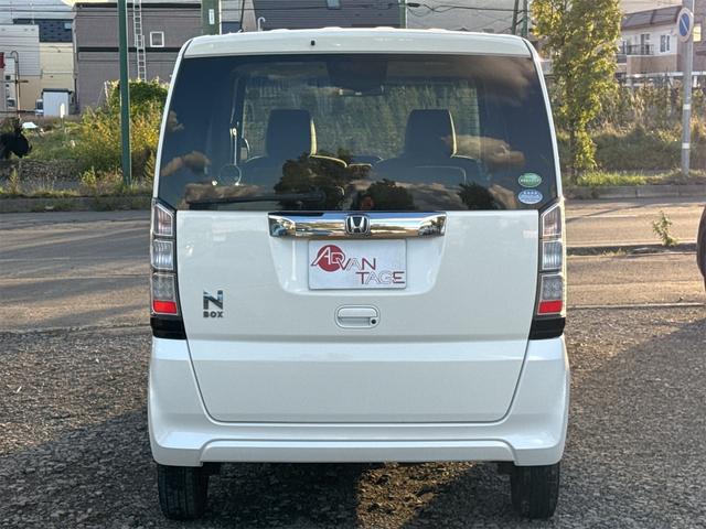 Ｎ－ＢＯＸ Ｇ・Ｌパッケージ　４ＷＤ　両側スライド・片側電動　ナビ　スマートキー　アイドリングストップ　電動格納ミラー　ベンチシート　ＣＶＴ　盗難防止システム　ＡＢＳ　ＥＳＣ　ＣＤ　ＤＶＤ再生　ＵＳＢ　ミュージックプレイヤー接続可（16枚目）