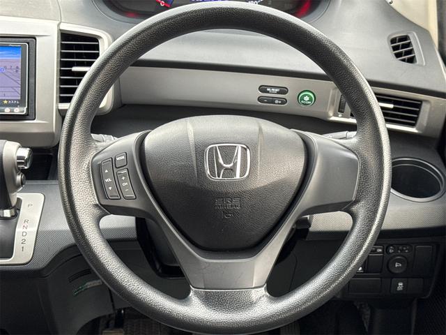 フリード G エアロ 4WD ドライブレコーダー ETC バックカメラ ナビ TV 両側スライド・片側電動 HID スマートキー 電動格納ミラー 3列シート ウォークスルー AT アルミホイール CD USB(3枚目)