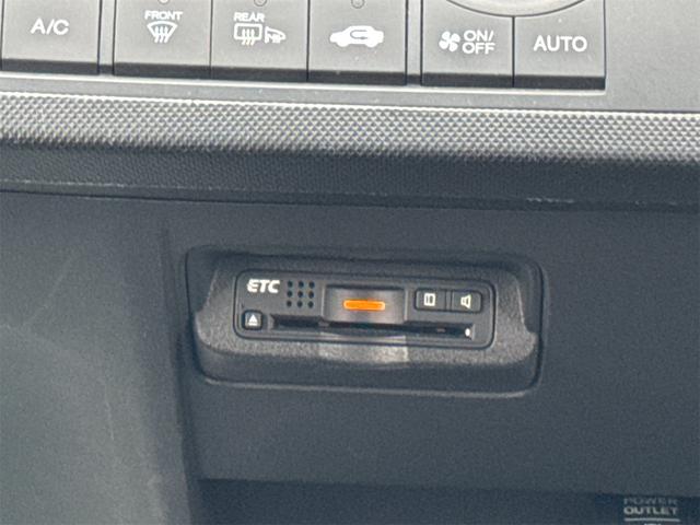 フリード G エアロ 4WD ドライブレコーダー ETC バックカメラ ナビ TV 両側スライド・片側電動 HID スマートキー 電動格納ミラー 3列シート ウォークスルー AT アルミホイール CD USB(4枚目)