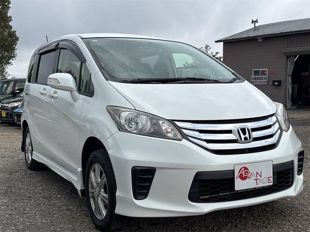 フリード G エアロ 4WD ドライブレコーダー ETC バックカメラ ナビ TV 両側スライド・片側電動 HID スマートキー 電動格納ミラー 3列シート ウォークスルー AT アルミホイール CD USB(14枚目)