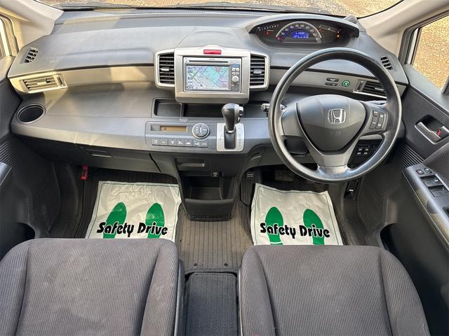 フリード Ｇ　ジャストセレクション　４ＷＤ　ＥＴＣ　バックカメラ　ナビ　ＴＶ　オートクルーズコントロール　両側電動スライドドア　スマートキー　電動格納ミラー　３列シート　ウォークスルー　ＡＴ　ＣＤ　ＤＶＤ再生　ＵＳＢ　盗難防止システム（2枚目）