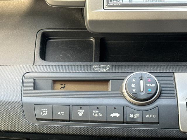 フリード Ｇ　ジャストセレクション　４ＷＤ　ＥＴＣ　バックカメラ　ナビ　ＴＶ　オートクルーズコントロール　両側電動スライドドア　スマートキー　電動格納ミラー　３列シート　ウォークスルー　ＡＴ　ＣＤ　ＤＶＤ再生　ＵＳＢ　盗難防止システム（8枚目）