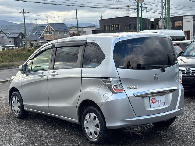 フリード Ｇ　ジャストセレクション　４ＷＤ　ＥＴＣ　バックカメラ　ナビ　ＴＶ　オートクルーズコントロール　両側電動スライドドア　スマートキー　電動格納ミラー　３列シート　ウォークスルー　ＡＴ　ＣＤ　ＤＶＤ再生　ＵＳＢ　盗難防止システム（15枚目）