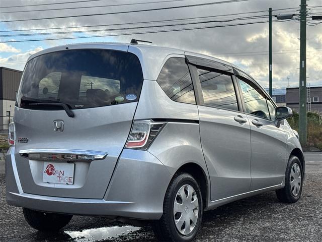 フリード Ｇ　ジャストセレクション　４ＷＤ　ＥＴＣ　バックカメラ　ナビ　ＴＶ　オートクルーズコントロール　両側電動スライドドア　スマートキー　電動格納ミラー　３列シート　ウォークスルー　ＡＴ　ＣＤ　ＤＶＤ再生　ＵＳＢ　盗難防止システム（17枚目）