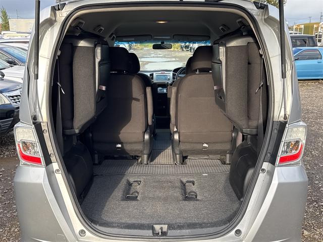 フリード Ｇ　ジャストセレクション　４ＷＤ　ＥＴＣ　バックカメラ　ナビ　ＴＶ　オートクルーズコントロール　両側電動スライドドア　スマートキー　電動格納ミラー　３列シート　ウォークスルー　ＡＴ　ＣＤ　ＤＶＤ再生　ＵＳＢ　盗難防止システム（18枚目）