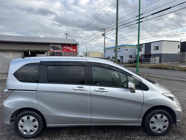 フリード Ｇ　ジャストセレクション　４ＷＤ　ＥＴＣ　バックカメラ　ナビ　ＴＶ　オートクルーズコントロール　両側電動スライドドア　スマートキー　電動格納ミラー　３列シート　ウォークスルー　ＡＴ　ＣＤ　ＤＶＤ再生　ＵＳＢ　盗難防止システム（24枚目）