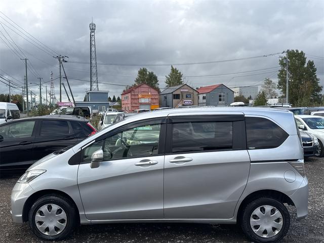 フリード Ｇ　ジャストセレクション　４ＷＤ　ＥＴＣ　バックカメラ　ナビ　ＴＶ　オートクルーズコントロール　両側電動スライドドア　スマートキー　電動格納ミラー　３列シート　ウォークスルー　ＡＴ　ＣＤ　ＤＶＤ再生　ＵＳＢ　盗難防止システム（26枚目）