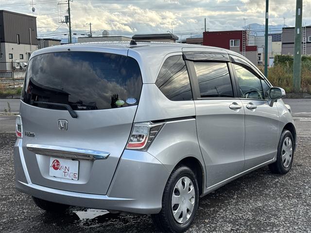 フリード Ｇ　ジャストセレクション　４ＷＤ　ＥＴＣ　バックカメラ　ナビ　ＴＶ　オートクルーズコントロール　両側電動スライドドア　スマートキー　電動格納ミラー　３列シート　ウォークスルー　ＡＴ　ＣＤ　ＤＶＤ再生　ＵＳＢ　盗難防止システム（30枚目）