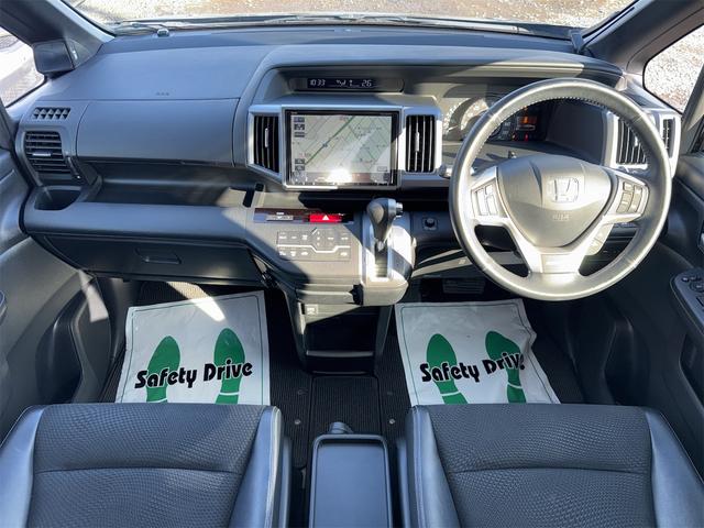 ステップワゴンスパーダ Ｚ　クールスピリット　インターナビ　セレクション　４ＷＤ　ＥＴＣ　バックカメラ　ナビ　ＴＶ　オートクルーズコントロール　両側電動スライドドア　ＨＩＤ　スマートキー　アイドリングストップ　電動格納ミラー　３列シート　ＣＶＴ　アルミホイール　ＣＤ（2枚目）