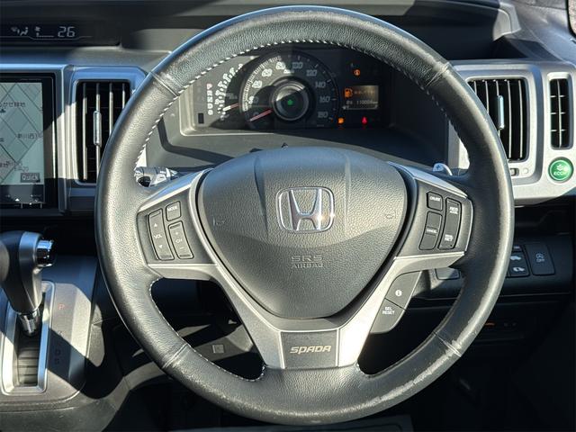 ステップワゴンスパーダ Ｚ　クールスピリット　インターナビ　セレクション　４ＷＤ　ＥＴＣ　バックカメラ　ナビ　ＴＶ　オートクルーズコントロール　両側電動スライドドア　ＨＩＤ　スマートキー　アイドリングストップ　電動格納ミラー　３列シート　ＣＶＴ　アルミホイール　ＣＤ（3枚目）