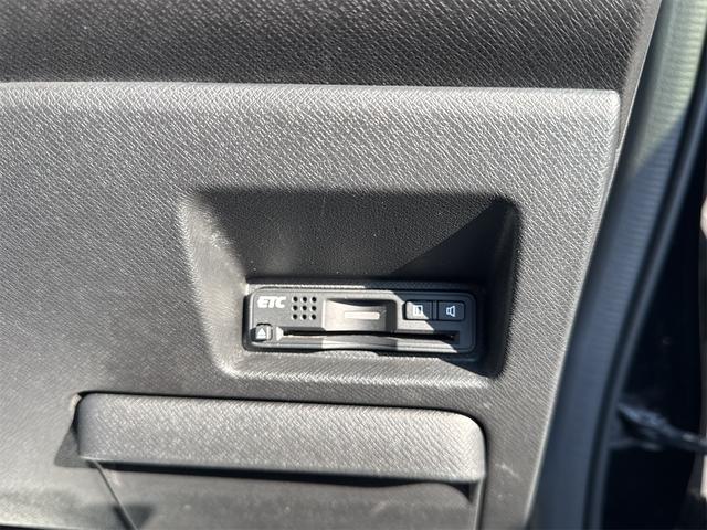 ステップワゴンスパーダ Ｚ　クールスピリット　インターナビ　セレクション　４ＷＤ　ＥＴＣ　バックカメラ　ナビ　ＴＶ　オートクルーズコントロール　両側電動スライドドア　ＨＩＤ　スマートキー　アイドリングストップ　電動格納ミラー　３列シート　ＣＶＴ　アルミホイール　ＣＤ（11枚目）