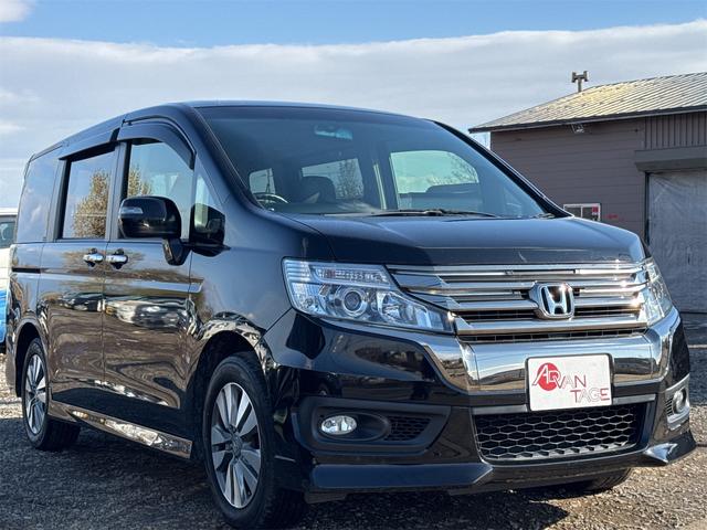 ステップワゴンスパーダ Ｚ　クールスピリット　インターナビ　セレクション　４ＷＤ　ＥＴＣ　バックカメラ　ナビ　ＴＶ　オートクルーズコントロール　両側電動スライドドア　ＨＩＤ　スマートキー　アイドリングストップ　電動格納ミラー　３列シート　ＣＶＴ　アルミホイール　ＣＤ（13枚目）