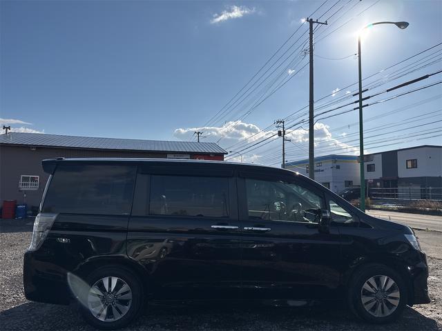 ステップワゴンスパーダ Ｚ　クールスピリット　インターナビ　セレクション　４ＷＤ　ＥＴＣ　バックカメラ　ナビ　ＴＶ　オートクルーズコントロール　両側電動スライドドア　ＨＩＤ　スマートキー　アイドリングストップ　電動格納ミラー　３列シート　ＣＶＴ　アルミホイール　ＣＤ（14枚目）