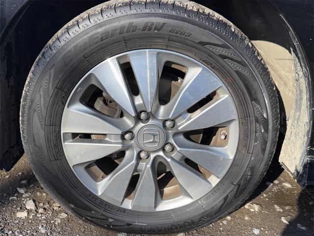 ステップワゴンスパーダ Ｚ　クールスピリット　インターナビ　セレクション　４ＷＤ　ＥＴＣ　バックカメラ　ナビ　ＴＶ　オートクルーズコントロール　両側電動スライドドア　ＨＩＤ　スマートキー　アイドリングストップ　電動格納ミラー　３列シート　ＣＶＴ　アルミホイール　ＣＤ（18枚目）