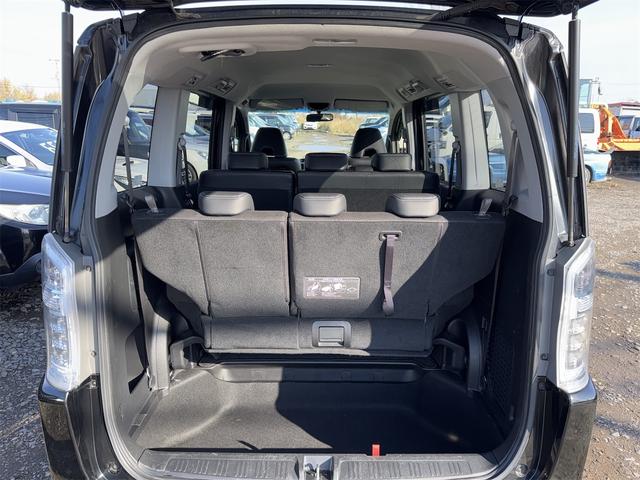 ステップワゴンスパーダ Ｚ　クールスピリット　インターナビ　セレクション　４ＷＤ　ＥＴＣ　バックカメラ　ナビ　ＴＶ　オートクルーズコントロール　両側電動スライドドア　ＨＩＤ　スマートキー　アイドリングストップ　電動格納ミラー　３列シート　ＣＶＴ　アルミホイール　ＣＤ（19枚目）