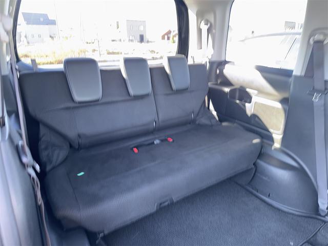 ステップワゴンスパーダ Ｚ　クールスピリット　インターナビ　セレクション　４ＷＤ　ＥＴＣ　バックカメラ　ナビ　ＴＶ　オートクルーズコントロール　両側電動スライドドア　ＨＩＤ　スマートキー　アイドリングストップ　電動格納ミラー　３列シート　ＣＶＴ　アルミホイール　ＣＤ（30枚目）