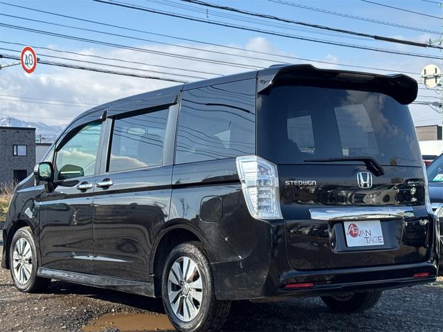 ステップワゴンスパーダ Ｚ　クールスピリット　インターナビ　セレクション　４ＷＤ　ＥＴＣ　バックカメラ　ナビ　ＴＶ　オートクルーズコントロール　両側電動スライドドア　ＨＩＤ　スマートキー　アイドリングストップ　電動格納ミラー　３列シート　ＣＶＴ　アルミホイール　ＣＤ（32枚目）