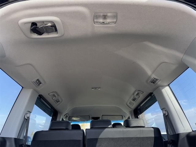 ステップワゴンスパーダ Ｚ　クールスピリット　インターナビ　セレクション　４ＷＤ　ＥＴＣ　バックカメラ　ナビ　ＴＶ　オートクルーズコントロール　両側電動スライドドア　ＨＩＤ　スマートキー　アイドリングストップ　電動格納ミラー　３列シート　ＣＶＴ　アルミホイール　ＣＤ（35枚目）