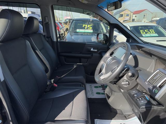 ステップワゴンスパーダ Ｚ　クールスピリット　インターナビ　セレクション　４ＷＤ　ＥＴＣ　バックカメラ　ナビ　ＴＶ　オートクルーズコントロール　両側電動スライドドア　ＨＩＤ　スマートキー　アイドリングストップ　電動格納ミラー　３列シート　ＣＶＴ　アルミホイール　ＣＤ（36枚目）