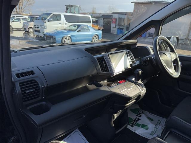 ステップワゴンスパーダ Ｚ　クールスピリット　インターナビ　セレクション　４ＷＤ　ＥＴＣ　バックカメラ　ナビ　ＴＶ　オートクルーズコントロール　両側電動スライドドア　ＨＩＤ　スマートキー　アイドリングストップ　電動格納ミラー　３列シート　ＣＶＴ　アルミホイール　ＣＤ（40枚目）